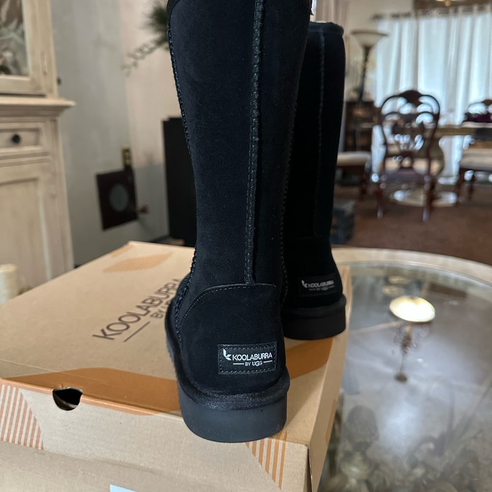 SOLD!!!  Koolaburra Black Winter Boots Suede Lined